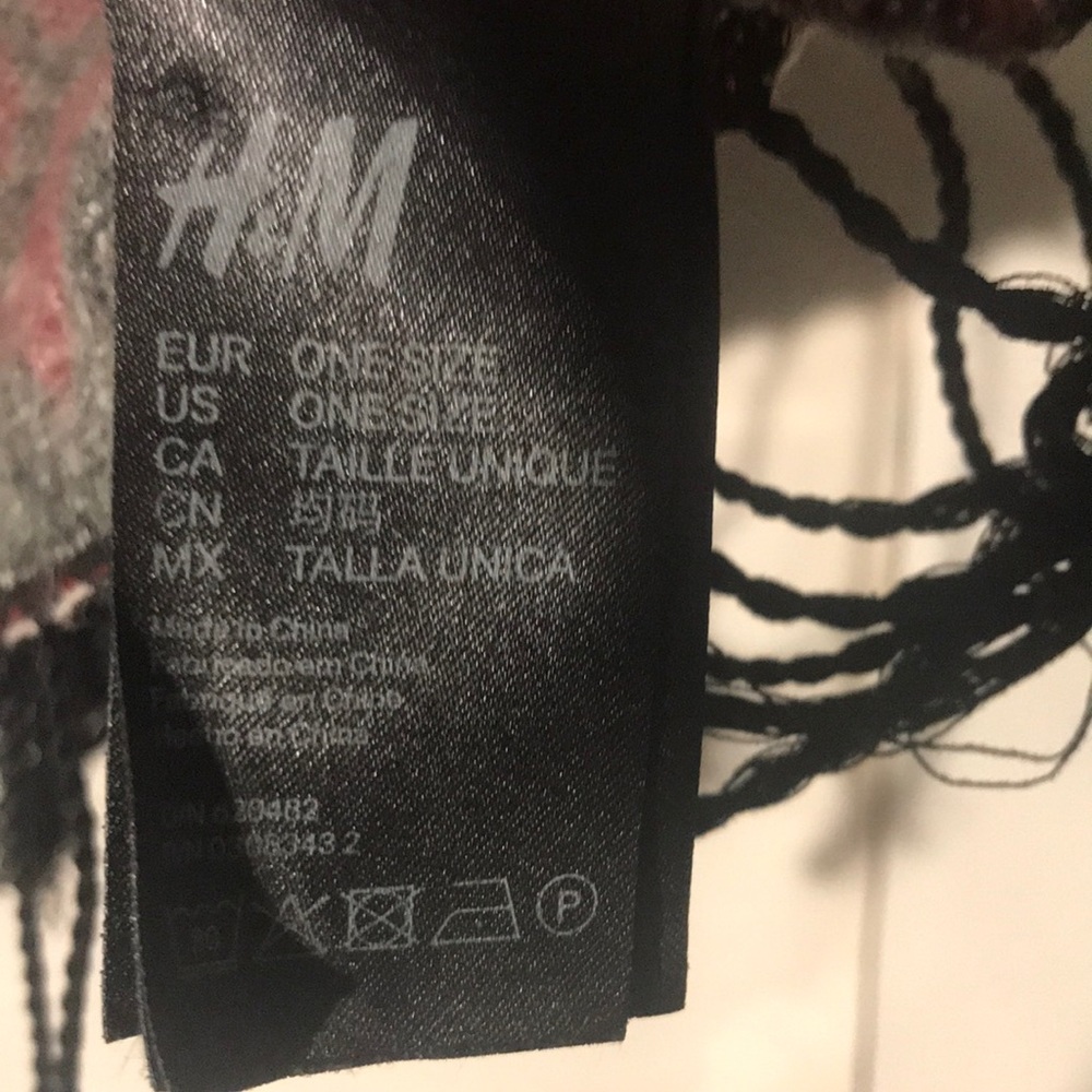 H&M Tri-color blanket scarf - Picture 3 of 3